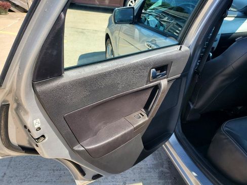 Used 2010 Ford Focus SEL FWD image 13