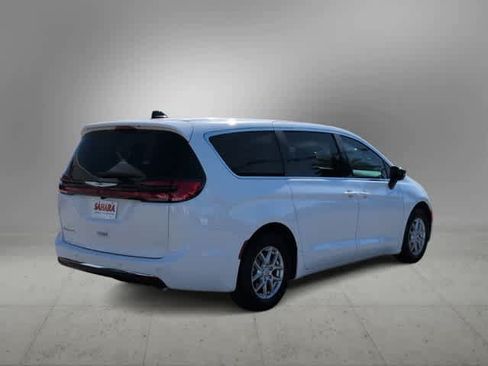 New 2026 Chrysler Pacifica Select FWD image 11