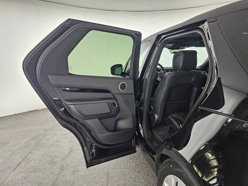 Used 2025 Land Rover Discovery S AWD/4WD image 17