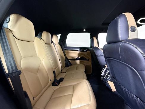 Certified 2018 Porsche Cayenne Platinum Edition AWD/4WD image 19