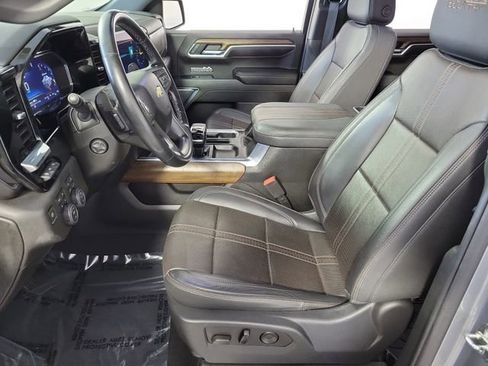 Used 2023 Chevrolet Silverado 1500 High Country w/ High Country Premium Package AWD/4WD image 19