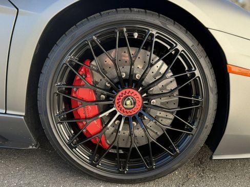 Used 2018 Lamborghini Aventador S image 12