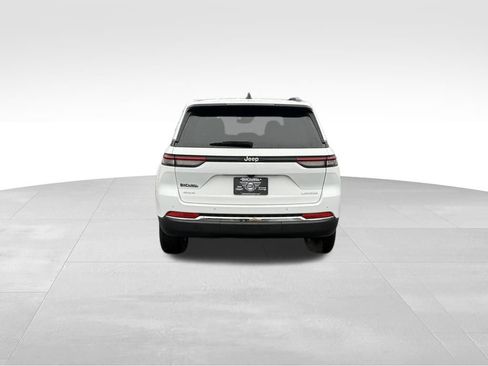 Used 2024 Jeep Grand Cherokee Laredo X image 7