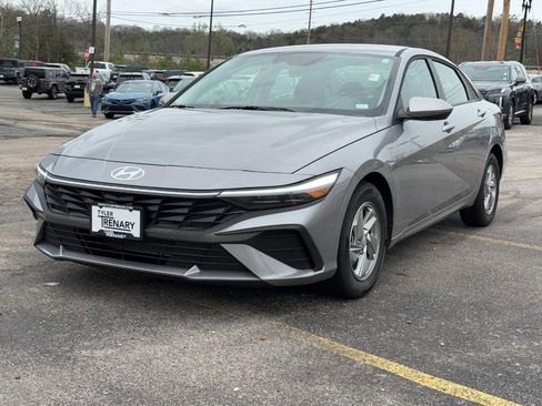Used 2025 Hyundai Elantra SE image 6