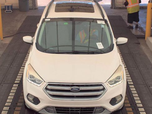 Used 2017 Ford Escape SE w/ Equipment Group 201A image 2