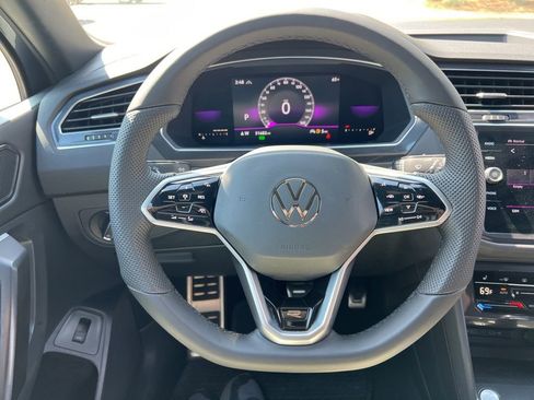 Certified 2022 Volkswagen Tiguan SE R-Line AWD/4WD image 16