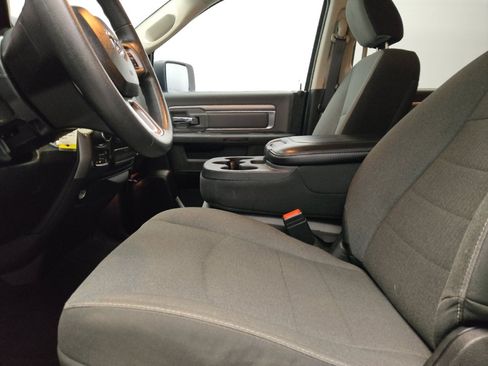 Used 2021 RAM 1500 Classic SLT AWD/4WD image 17