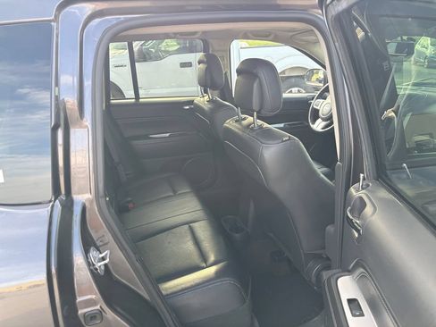 Used 2016 Jeep Compass High Altitude FWD image 36