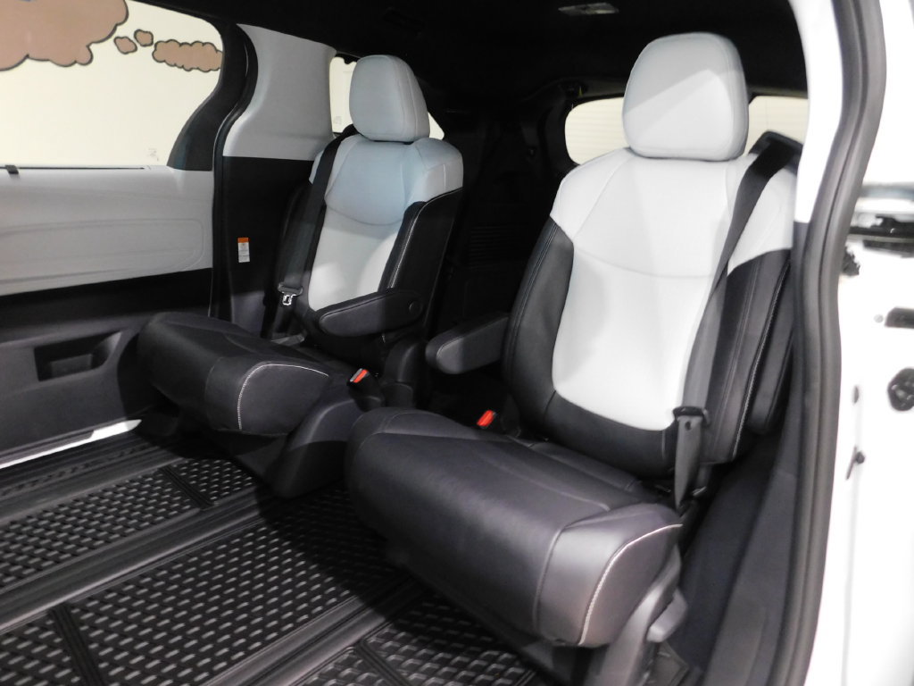 Used 2026 Toyota Sienna XSE AWD/4WD image 52