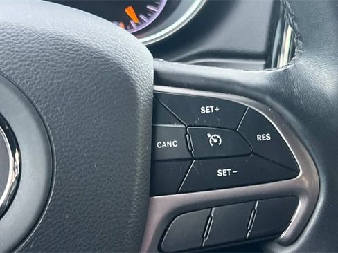 Used 2020 Jeep Grand Cherokee Altitude image 32