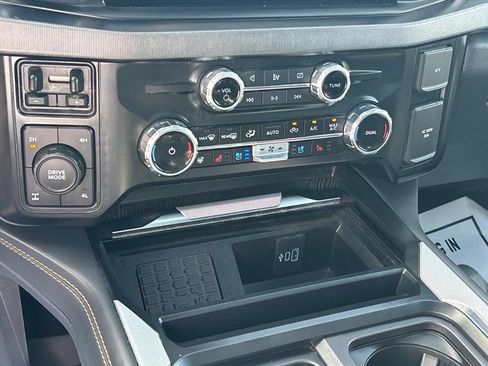 Used 2023 Ford F250 Platinum AWD/4WD image 37