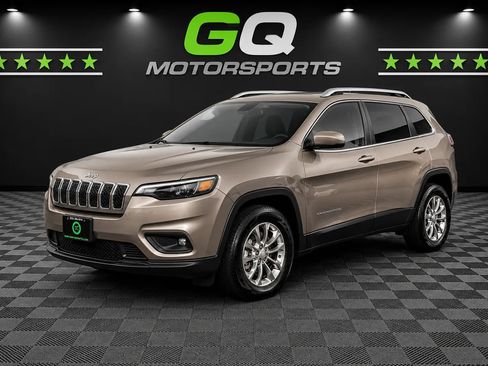 Used 2019 Jeep Cherokee Latitude Plus AWD/4WD image 3