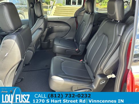 New 2026 Chrysler Pacifica Select image 11