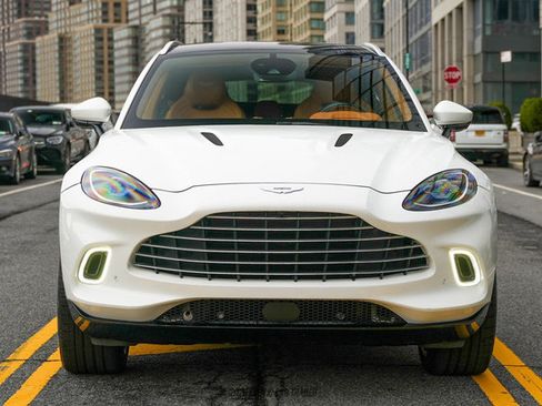 Used 2021 Aston Martin DBX image 13