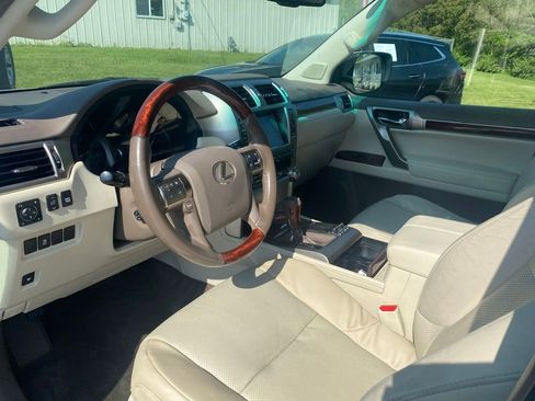 Used 2011 Lexus GX 460 w/ Comfort Plus Pkg AWD/4WD image 10