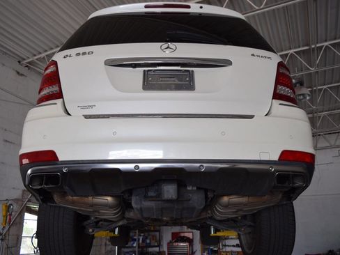 Used 2011 Mercedes-Benz GL 550 4MATIC image 91