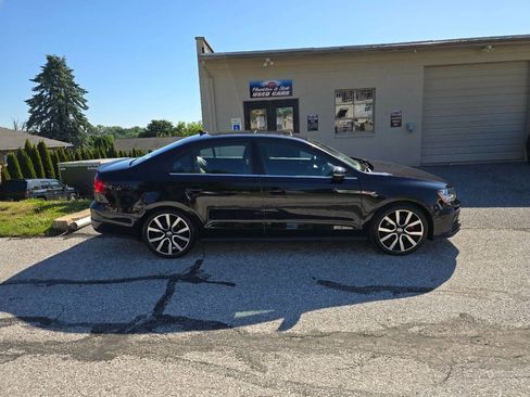 Used 2017 Volkswagen Jetta GLI FWD image 3