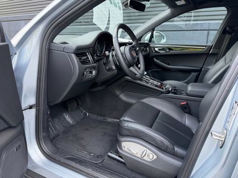 Certified 2026 Porsche Macan AWD/4WD image 4