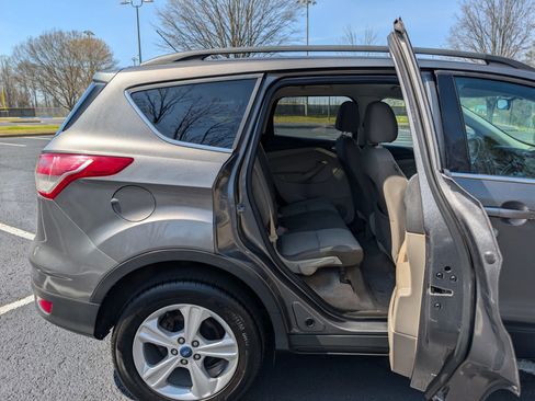 Used 2014 Ford Escape SE w/ Equipment Group 201A FWD image 11