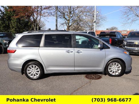 Used 2015 Toyota Sienna XLE Premium image 8