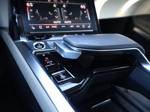 Used 2024 Audi Q8 e-tron Premium Plus w/ Premium Plus Package image 20