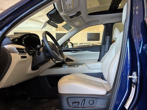 Certified 2025 INFINITI QX60 Pure image 18