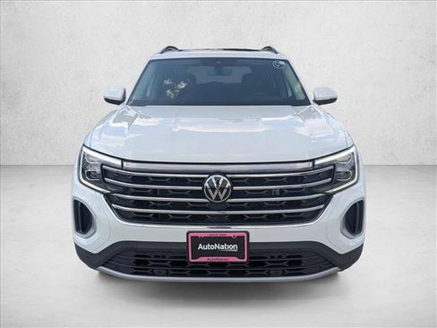 Used 2025 Volkswagen Atlas SE FWD image 2