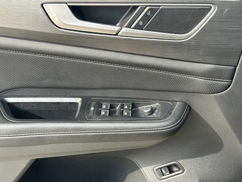 Used 2024 Volkswagen Atlas Cross Sport SE image 19