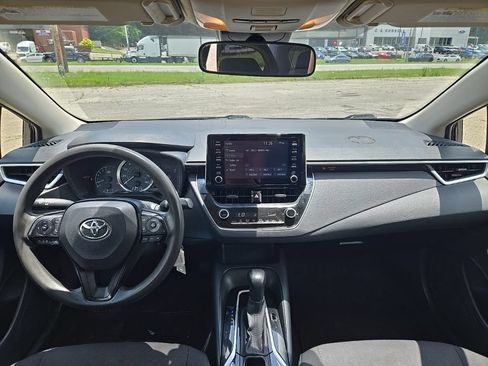 Used 2020 Toyota Corolla LE FWD image 4