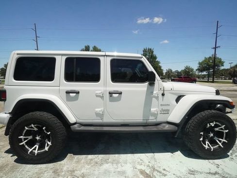 Used 2018 Jeep Wrangler Unlimited Sahara AWD/4WD image 2