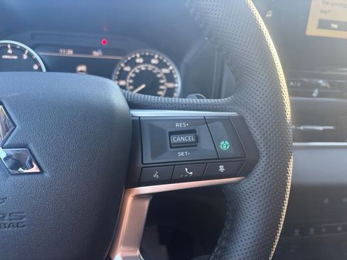 New 2026 Mitsubishi Outlander SE image 17