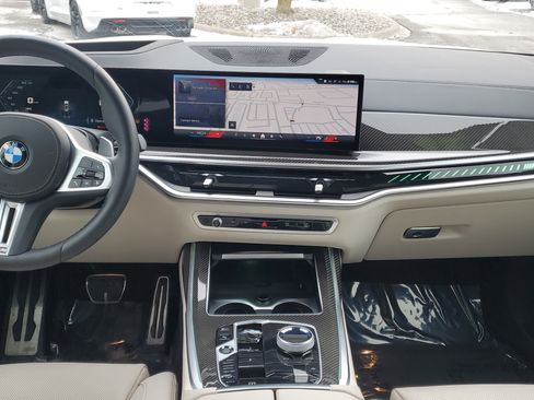 Certified 2025 BMW X7 M60i image 23