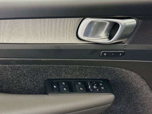 Used 2025 Volvo XC40 B5 Plus image 15