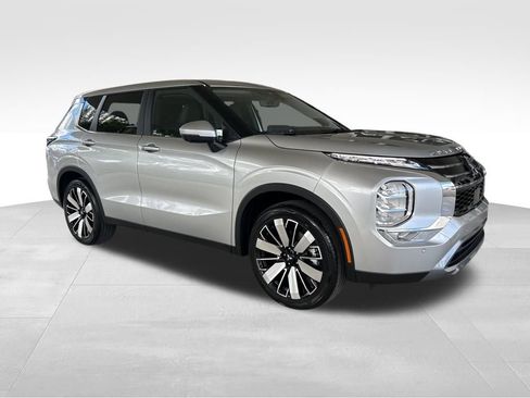 New 2026 Mitsubishi Outlander SE image 2