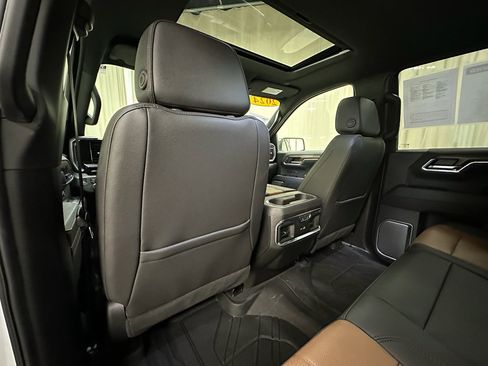 Certified 2024 Chevrolet Silverado 1500 High Country w/ High Country Premium Package AWD/4WD image 25