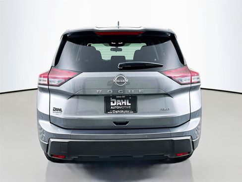 Used 2025 Nissan Rogue SV AWD/4WD image 12