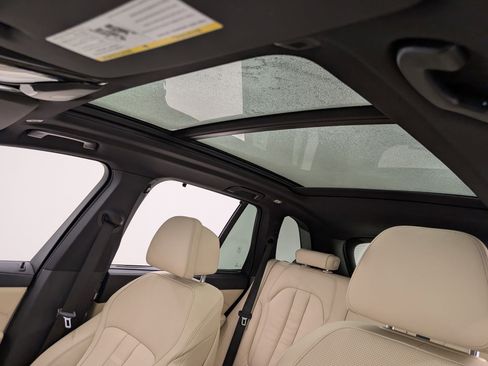 Used 2021 BMW X5 xDrive40i w/ M Sport Package image 16