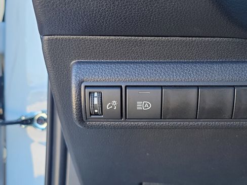 Used 2025 Toyota Corolla LE image 30