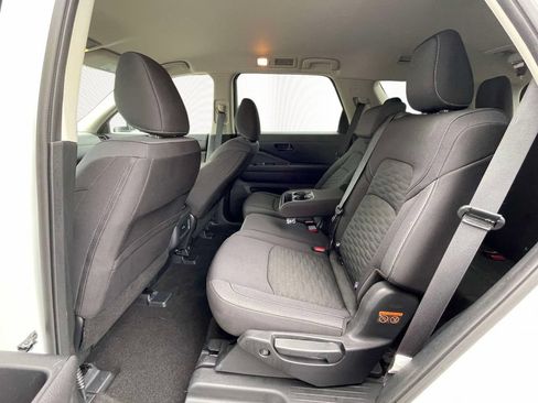 Used 2025 Nissan Pathfinder SV AWD/4WD image 13
