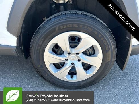 Used 2025 Toyota RAV4 LE AWD/4WD image 31