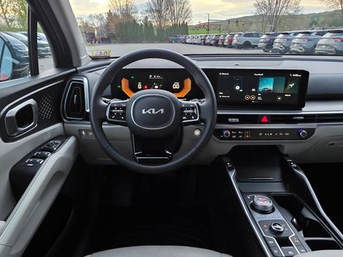 Certified 2025 Kia Sorento EX AWD/4WD image 21
