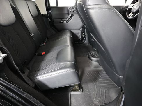 Used 2017 Jeep Wrangler Unlimited Sahara AWD/4WD image 21