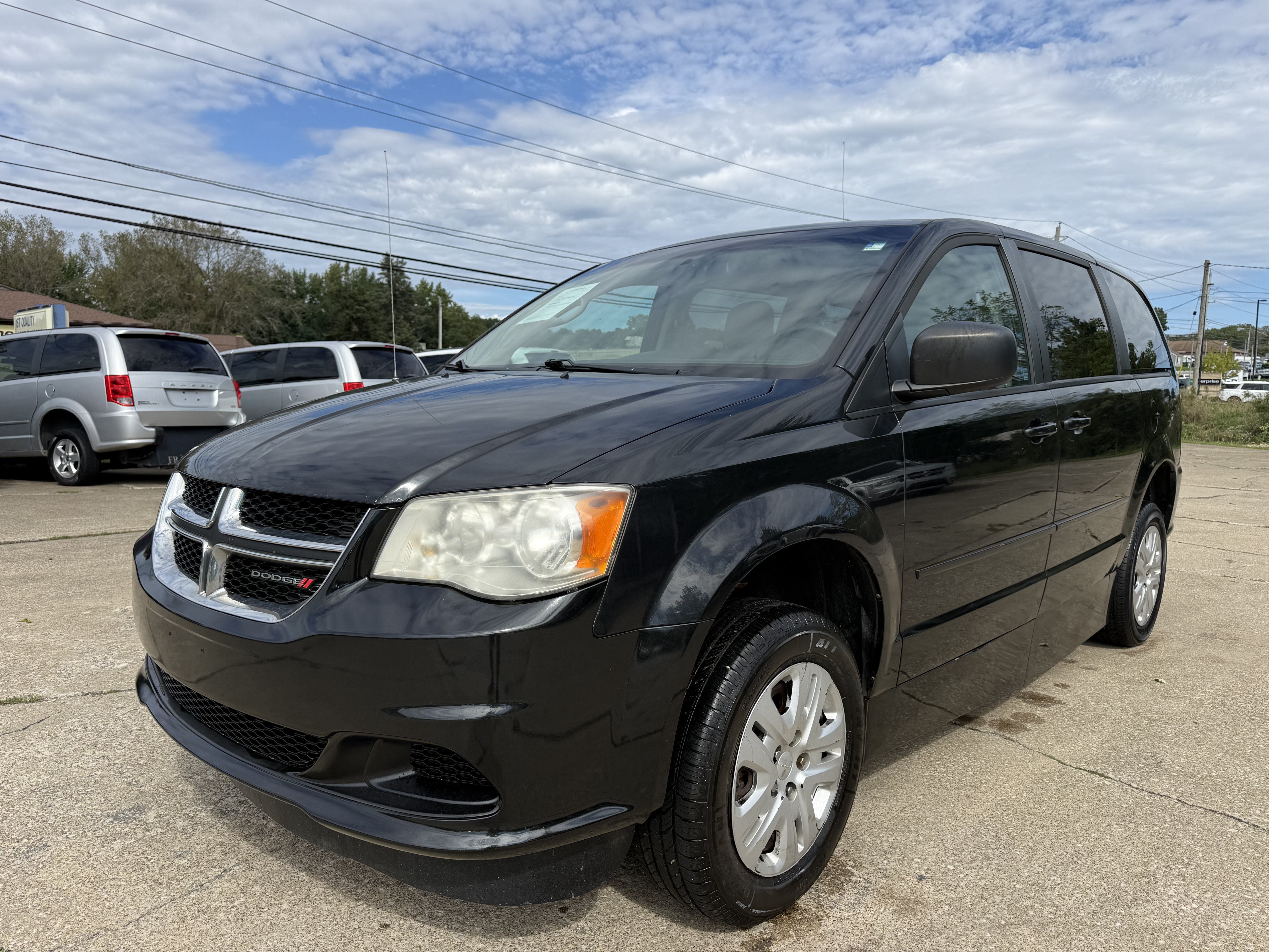 Used 2014 Dodge Grand Caravan SE w/ Quick Order Package 29E SE FWD image 2