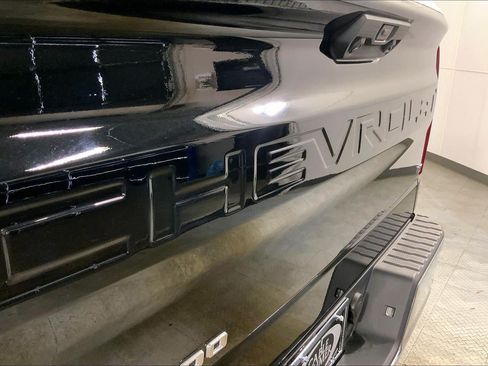 Used 2023 Chevrolet Silverado 1500 LT AWD/4WD image 29