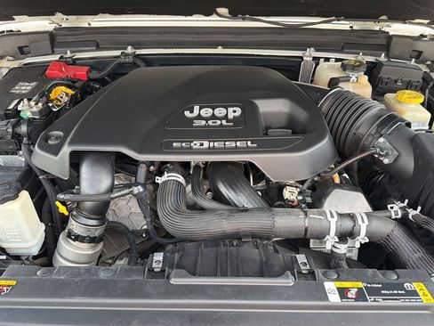 Used 2021 Jeep Wrangler Unlimited Sahara w/ Dual Top Group AWD/4WD image 35