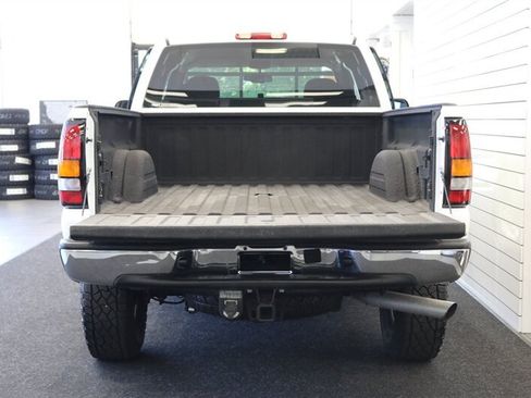Used 2005 GMC Sierra 2500 SLE w/ Heavy-Duty Power Package AWD/4WD image 15