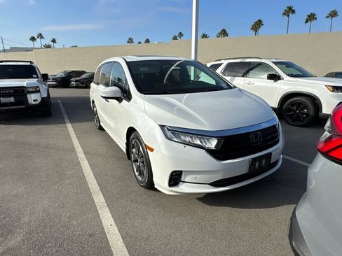 Used 2023 Honda Odyssey Elite image 2