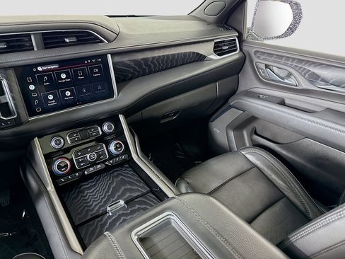 Used 2022 GMC Yukon XL Denali AWD/4WD image 24
