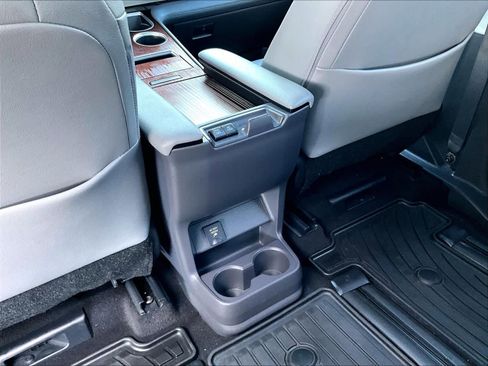 Used 2022 Toyota Sienna XLE w/ XLE Plus Package AWD/4WD image 29