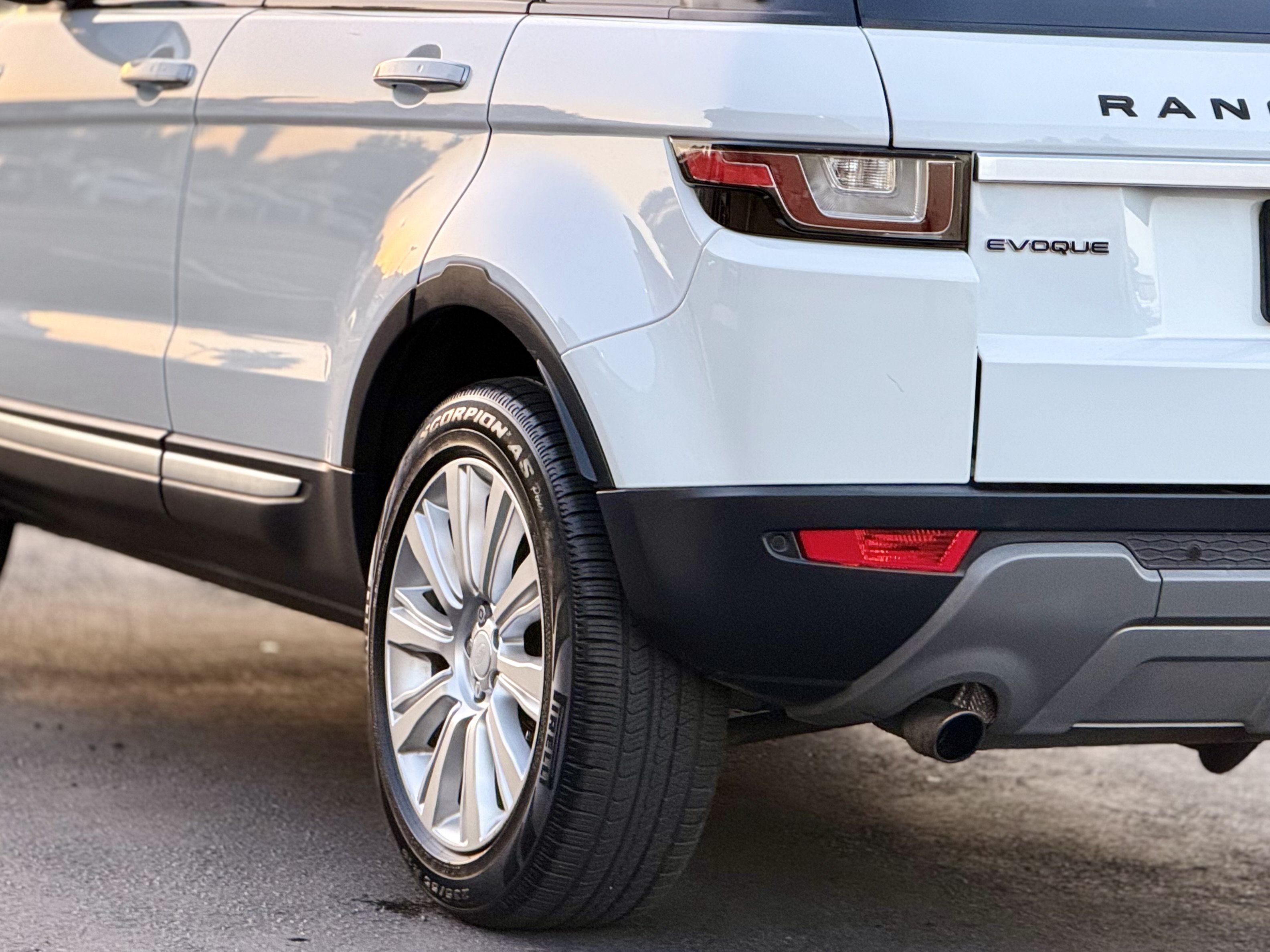 Used 2016 Land Rover Range Rover Evoque HSE AWD/4WD image 13